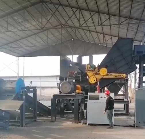 安徽地區(qū)315型破碎機(jī)使用現(xiàn)場(chǎng)，新機(jī)待運(yùn)行